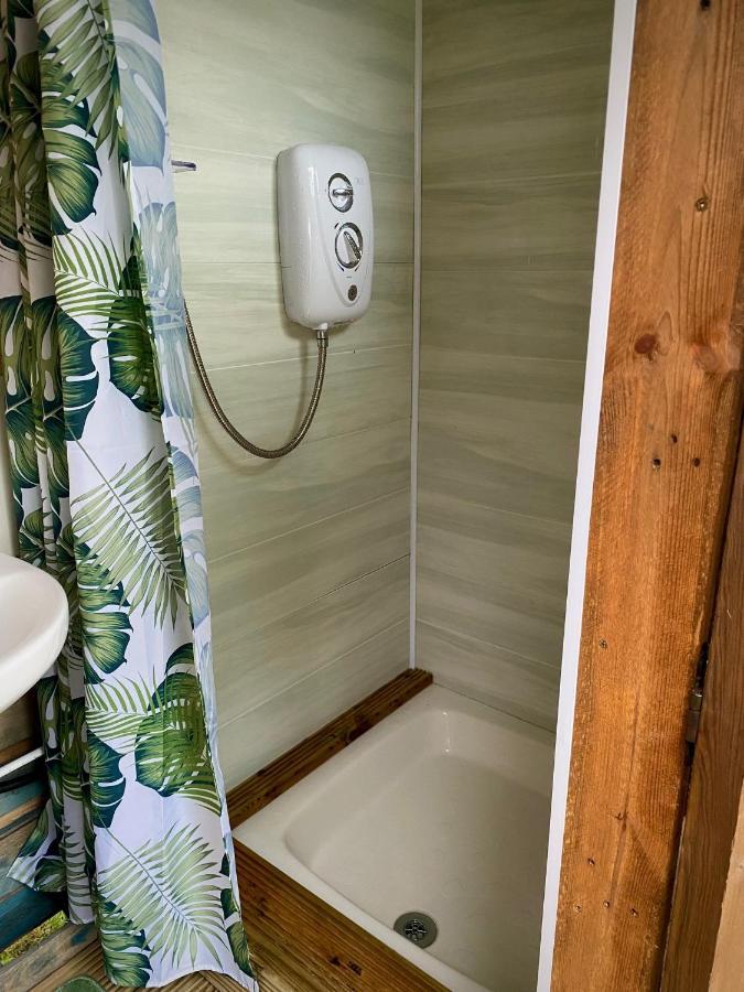 Cherry Tree Glamping Lodge Wellington  Exteriör bild
