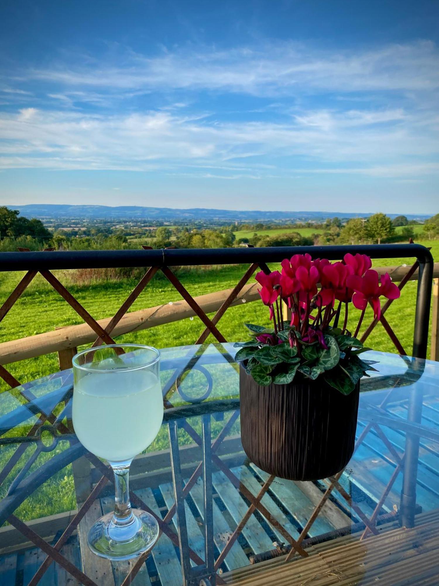 Cherry Tree Glamping Lodge Wellington  Exteriör bild