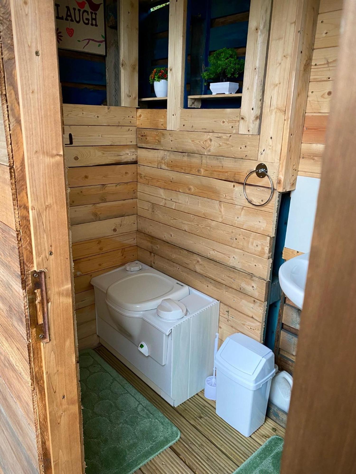 Cherry Tree Glamping Lodge Wellington  Exteriör bild
