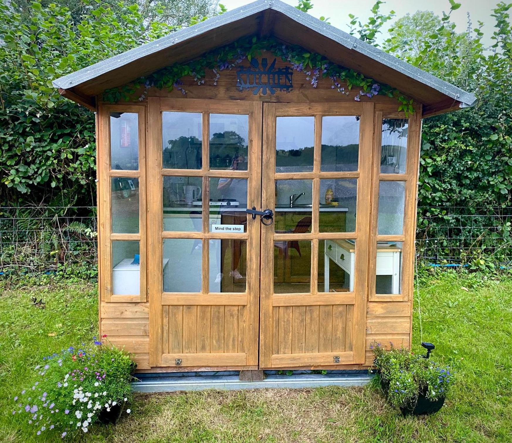 Cherry Tree Glamping Lodge Wellington  Exteriör bild
