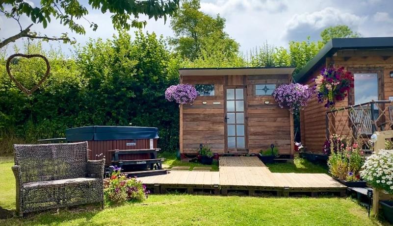 Cherry Tree Glamping Lodge Wellington  Exteriör bild